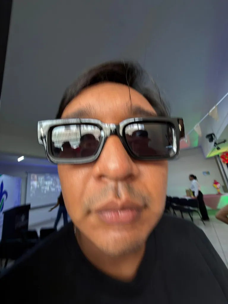 Moment media